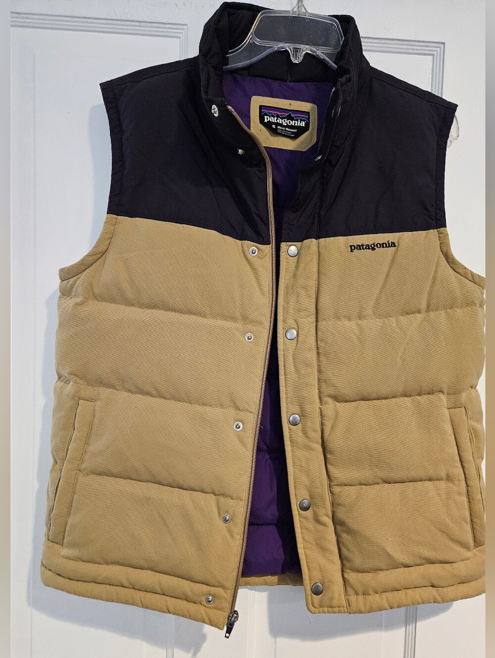 Patagonia Men's Two-Tone Black and Tan Insulated Vest